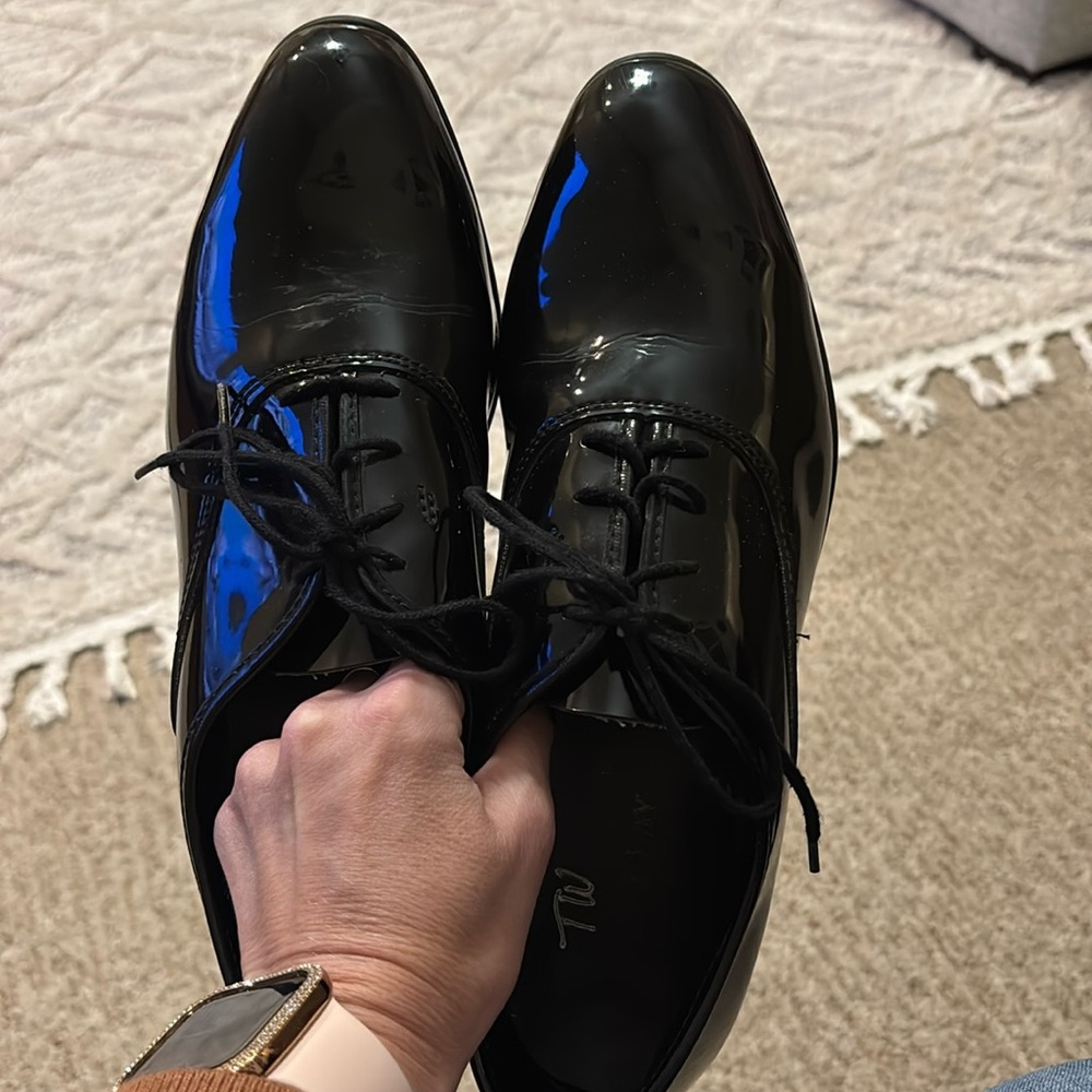 Mens Barclay patent leather dress shoes
Men’s Size 11 M